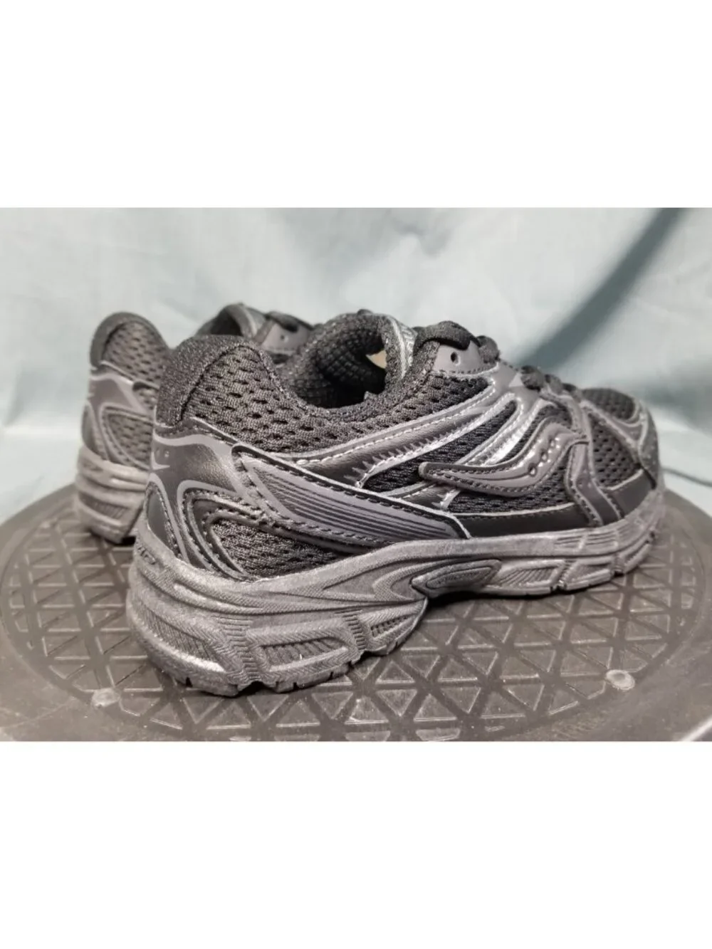 Saucony Ride Millennium KDZ Sneakers Black Kids Size 2 New No Box!